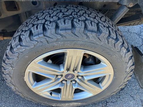 Used 2018 Ford F150 Lariat w/ Equipment Group 502A Luxury image 11