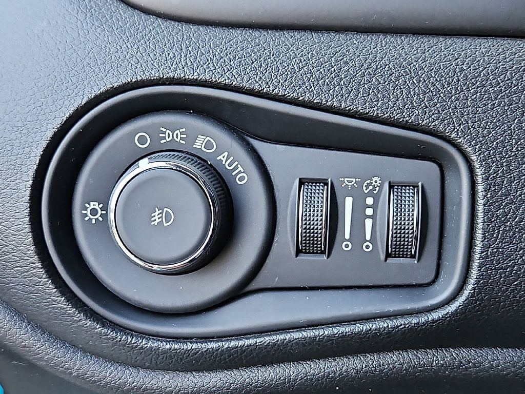 Used 2021 Jeep Renegade Limited AWD/4WD image 24