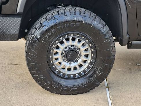 Used 2025 Chevrolet Silverado 2500 ZR2 w/ Technology Package AWD/4WD image 18