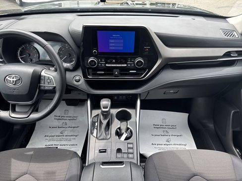 Certified 2025 Toyota Highlander LE FWD image 20
