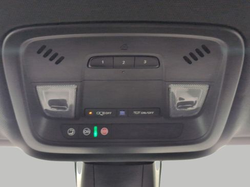 Used 2023 Chevrolet Traverse LT w/ Rear Camera Mirror Package AWD/4WD image 18