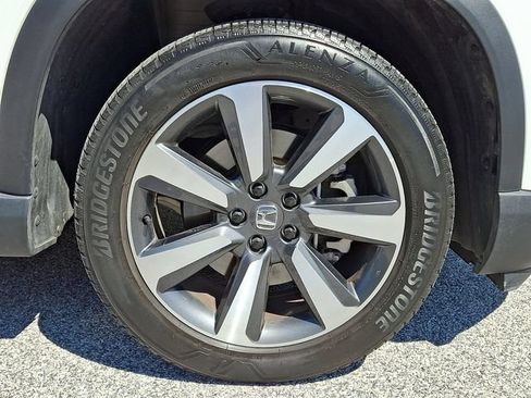 Used 2024 Honda Pilot Touring image 11