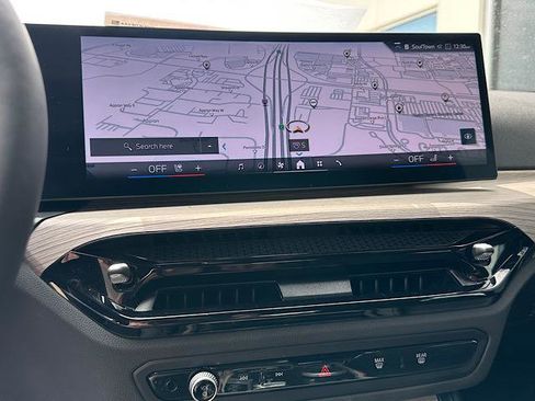 Certified 2025 BMW 330i xDrive Sedan w/ Premium Package AWD/4WD image 27