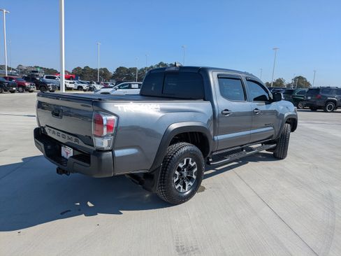 Certified 2022 Toyota Tacoma TRD Off-Road image 8