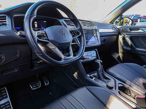 Used 2022 Volkswagen Tiguan SE R-Line image 7