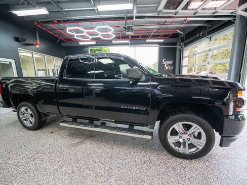 Used 2017 Chevrolet Silverado 1500 Custom w/ Custom Convenience Package AWD/4WD image 5