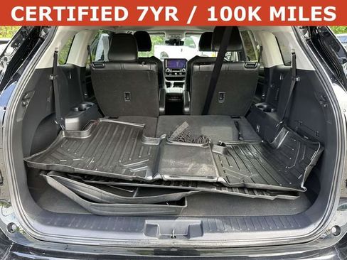 Used 2023 Toyota Highlander XLE AWD/4WD image 12