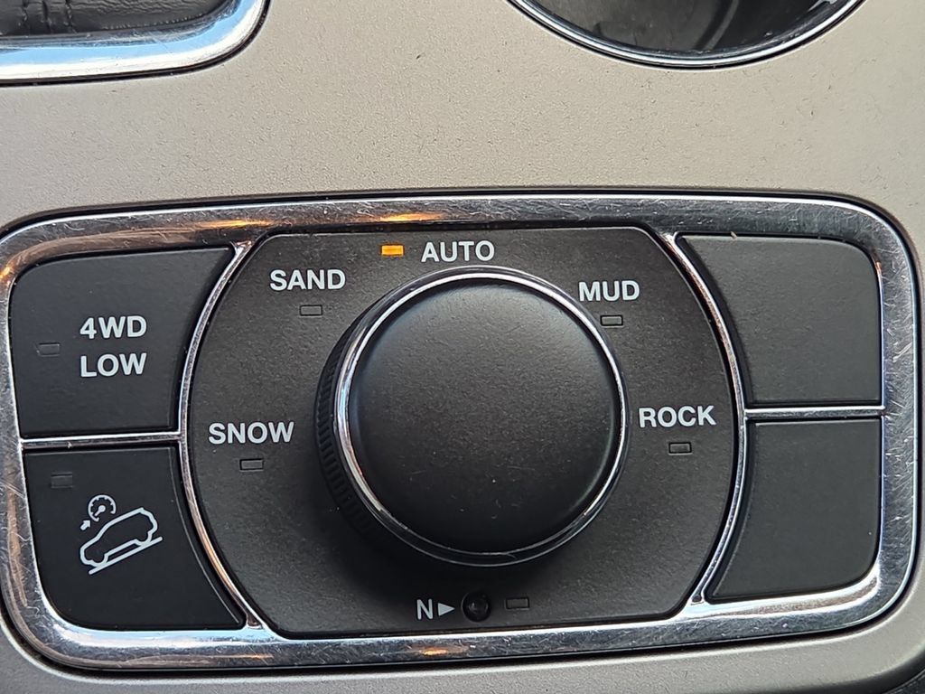Certified 2019 Jeep Grand Cherokee Limited AWD/4WD image 28