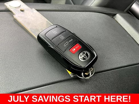 Used 2024 Toyota Highlander XLE AWD/4WD image 47