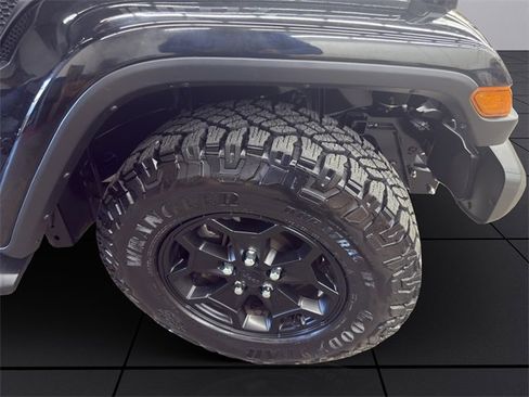 Used 2022 Jeep Gladiator Willys image 23