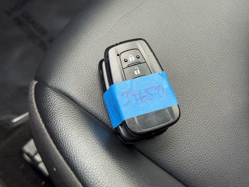 Used 2023 Toyota Highlander XLE image 35