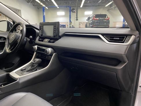 Used 2022 Toyota RAV4 XLE Premium image 22