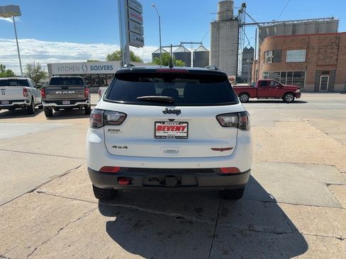 Used 2025 Jeep Compass Trailhawk w/ Trailhawk Elite Group AWD/4WD image 8