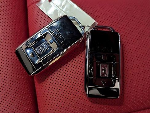 Used 2023 Rolls-Royce Cullinan image 36