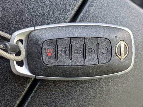 Used 2024 Nissan Rogue SV FWD image 27