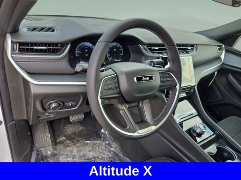 New 2025 Jeep Grand Cherokee Altitude RWD image 11