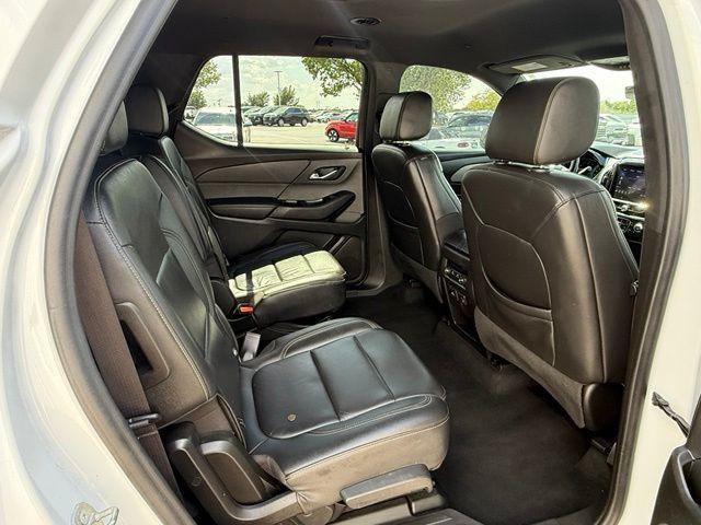 Used 2023 Chevrolet Traverse LT w/ LT Premium Package FWD image 4