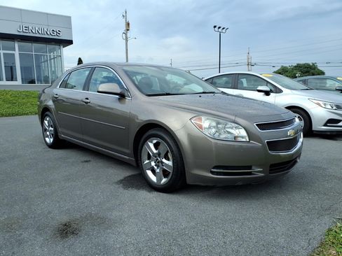 Used 2010 Chevrolet Malibu LT w/ Power Convenience Package FWD image 2