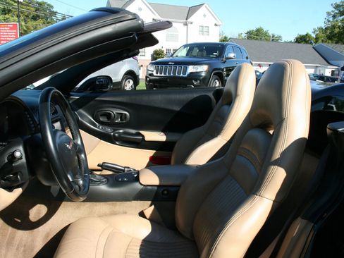 Used 2001 Chevrolet Corvette Convertible w/ Preferred Equipment Group2 image 33