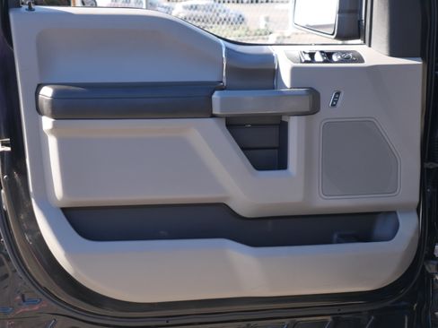 Used 2017 Ford F150 XLT w/ XTR Package image 31