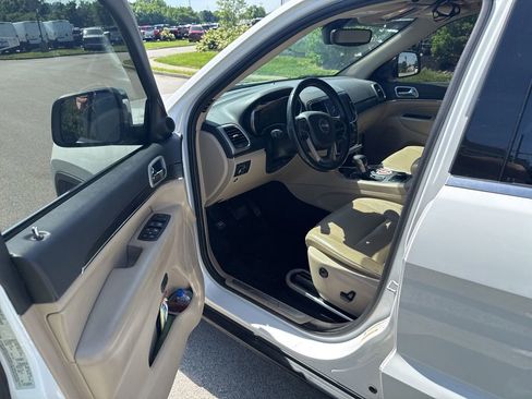 Used 2021 Jeep Grand Cherokee Limited AWD/4WD image 5
