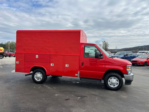 New 2026 Ford E-350 and Econoline 350 Super Duty w/ Interior Upgrade Package RWD image 13