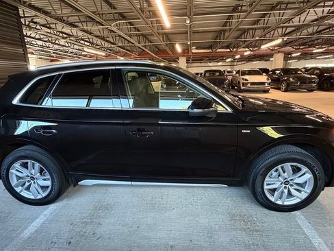 Used 2023 Audi Q5 2.0T Premium w/ Convenience Package AWD/4WD image 9
