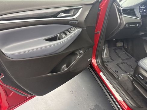 Used 2024 Buick Enclave Premium image 32