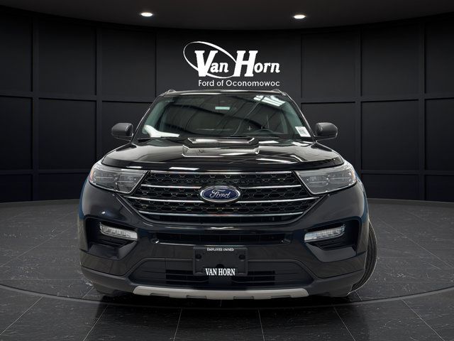 Used 2023 Ford Explorer XLT w/ Equipment Group 202A AWD/4WD image 2