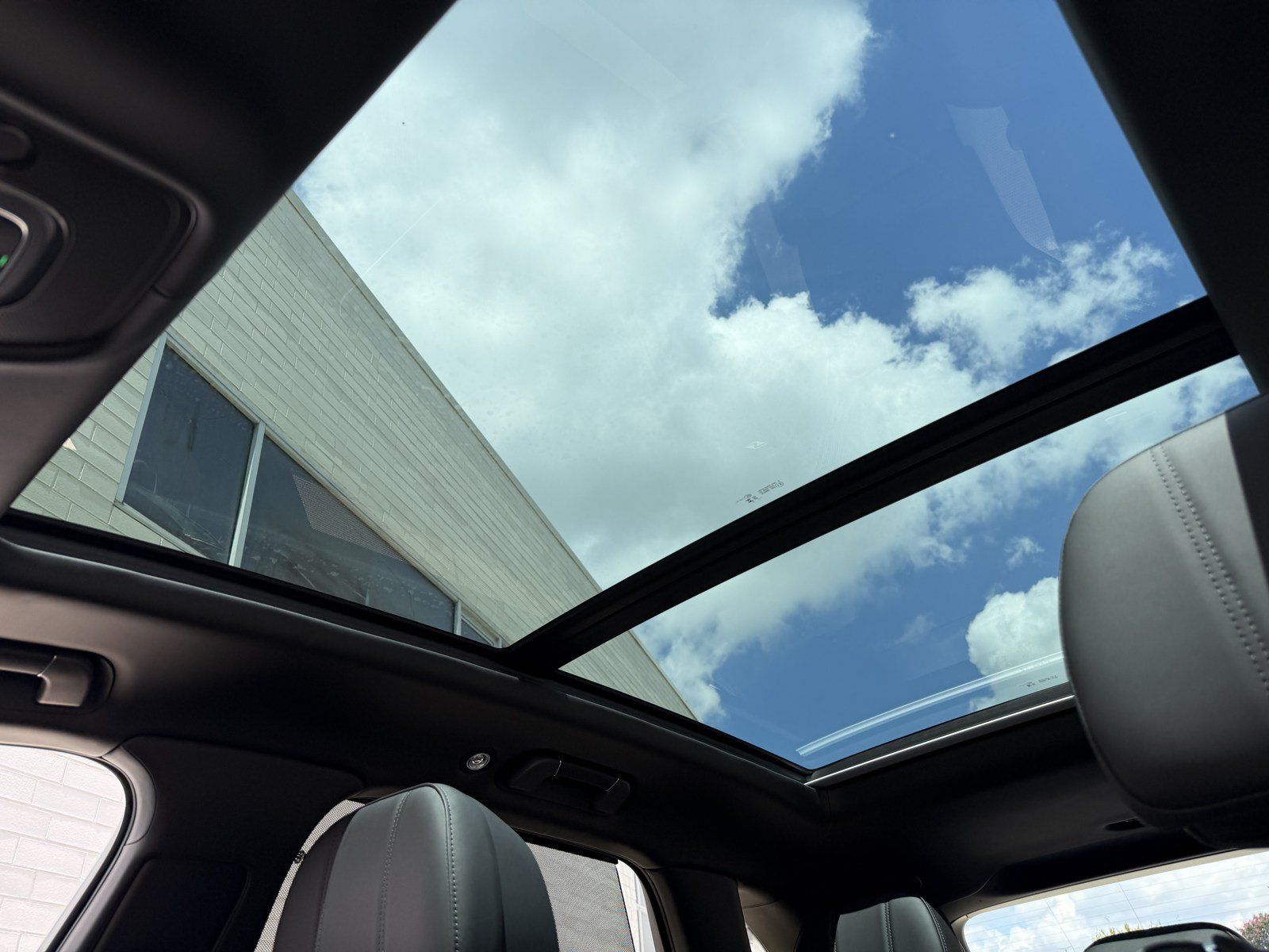 Certified 2023 Bentley Bentayga AWD/4WD image 34