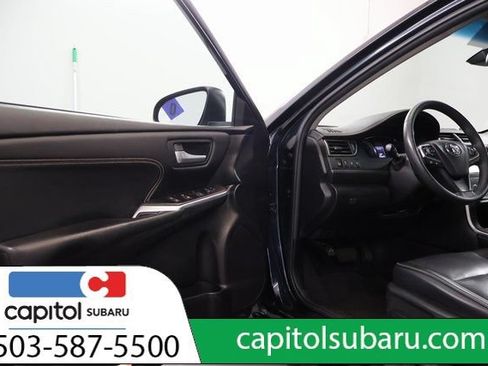 Used 2017 Toyota Camry XLE w/ Moonroof Package FWD image 10