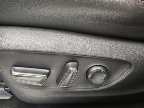 Used 2022 Toyota Highlander XSE FWD image 19
