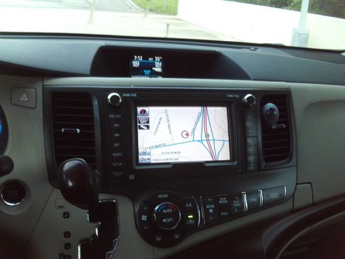 Used 2011 Toyota Sienna XLE image 25