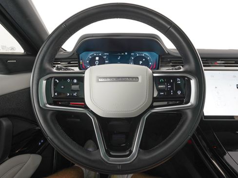 Used 2025 Land Rover Range Rover Sport SE image 18