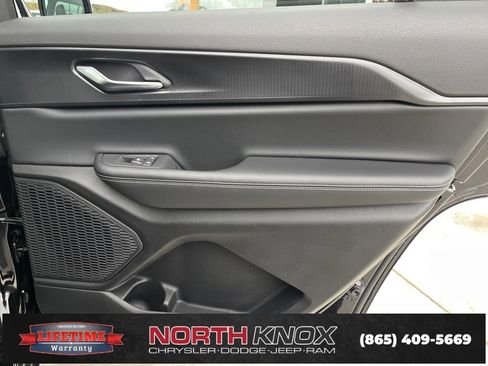 New 2025 Jeep Grand Cherokee L Altitude image 27