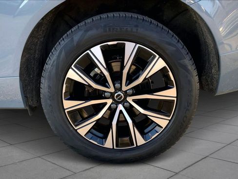 Used 2024 Volvo XC60 B5 Plus image 10