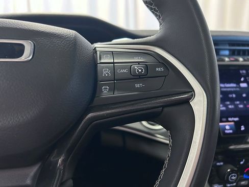 Used 2023 Jeep Grand Cherokee L Laredo image 11