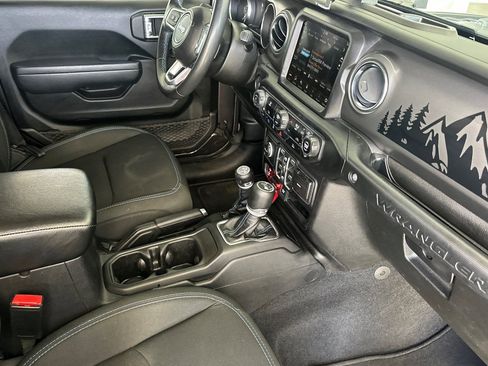 Used 2022 Jeep Wrangler Unlimited Rubicon 4xe AWD/4WD image 16