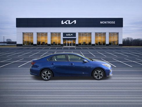 Used 2019 Kia Forte LXS FWD image 4