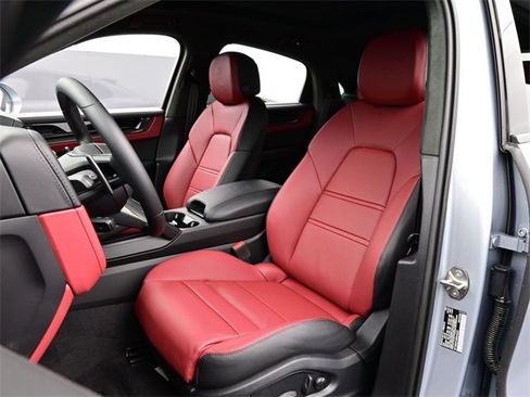 Used 2025 Porsche Cayenne GTS image 5