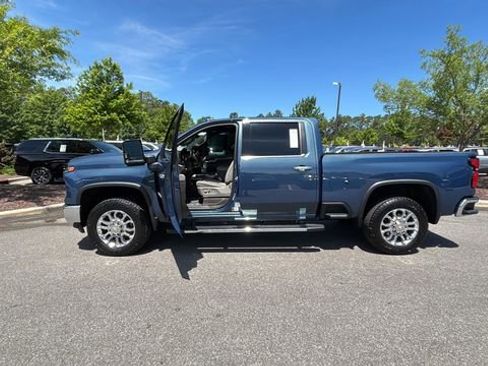 Used 2025 Chevrolet Silverado 2500 LTZ w/ LTZ Premium Package AWD/4WD image 13