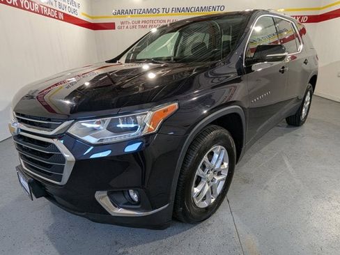 Used 2020 Chevrolet Traverse LT image 3