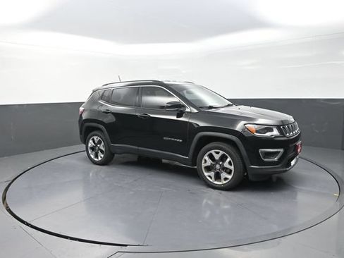 Used 2018 Jeep Compass Limited w/ Navigation Group AWD/4WD image 22