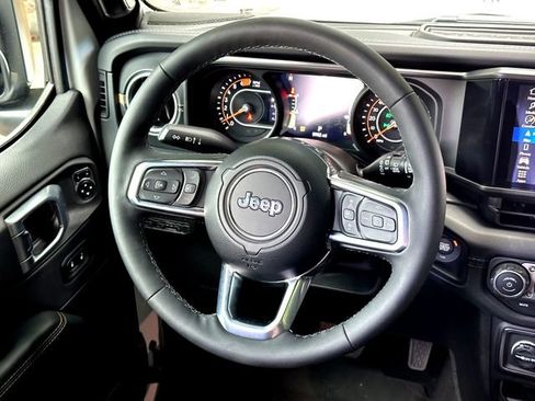 Used 2026 Jeep Wrangler Unlimited Sahara AWD/4WD image 26
