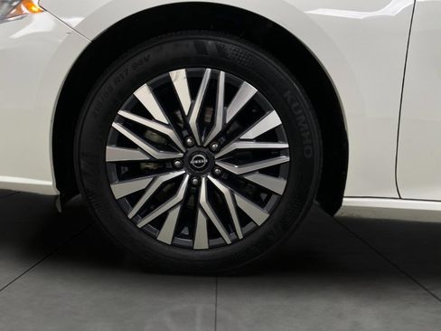 Certified 2025 Nissan Altima 2.5 SV FWD image 11