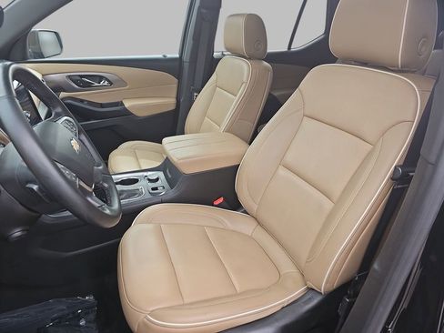 Used 2023 Chevrolet Traverse Premier AWD/4WD image 21