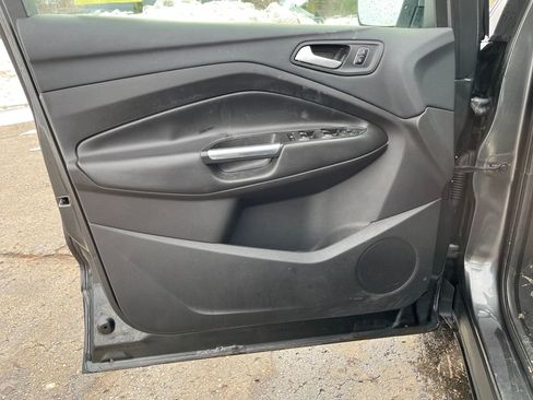 Used 2017 Ford Escape SE w/ Equipment Group 201A image 10