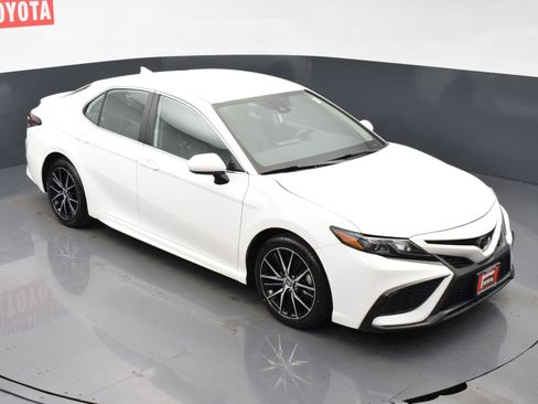 Used 2024 Toyota Camry SE image 21