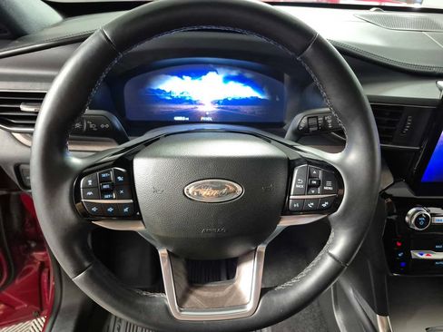 Used 2023 Ford Explorer Platinum w/ Technology Package AWD/4WD image 11