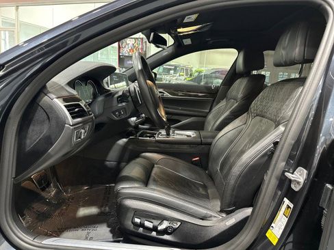 Used 2018 BMW 750i RWD image 41
